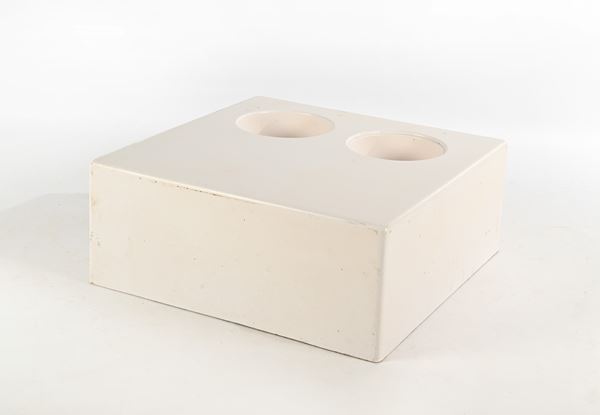 Tavolo basso in fibra di vetro laccata bianco