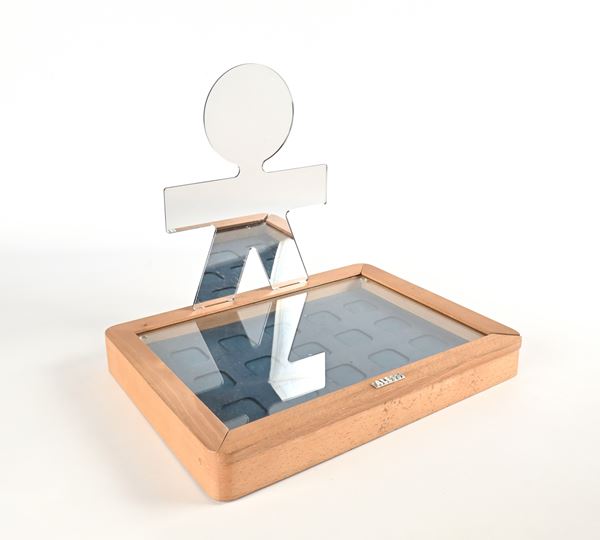 Specchiera dalla serie Girotondo, produzione Alessi