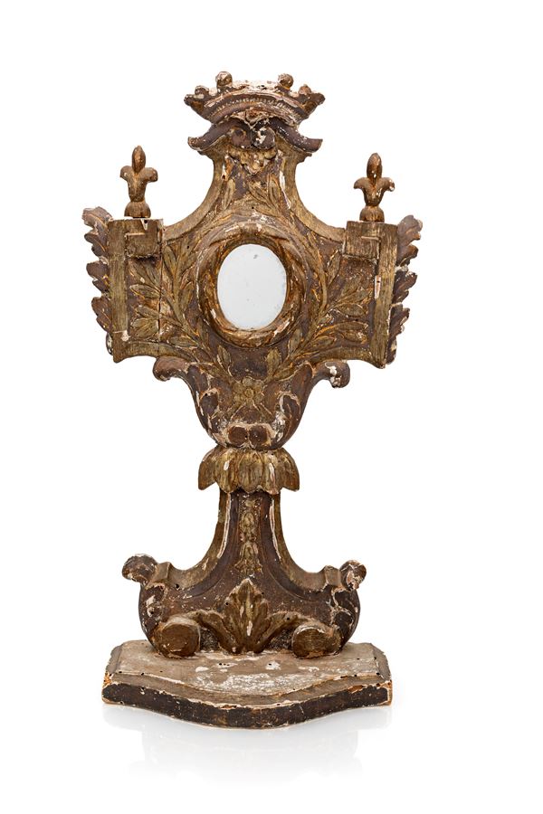 Reliquiario ad ostensorio in legno intagliato e argentato, XVIII secolo