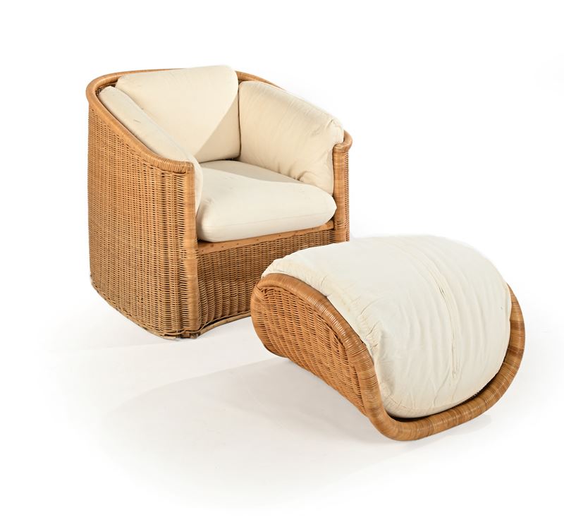 Poltrona e poggia piedi