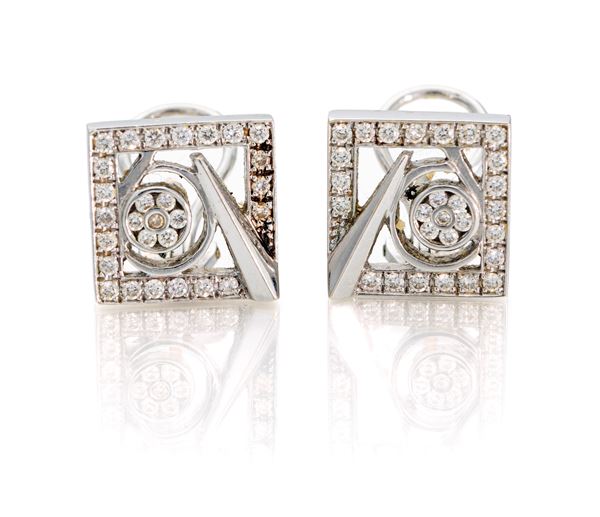 Coppia di orecchini in oro e brillanti