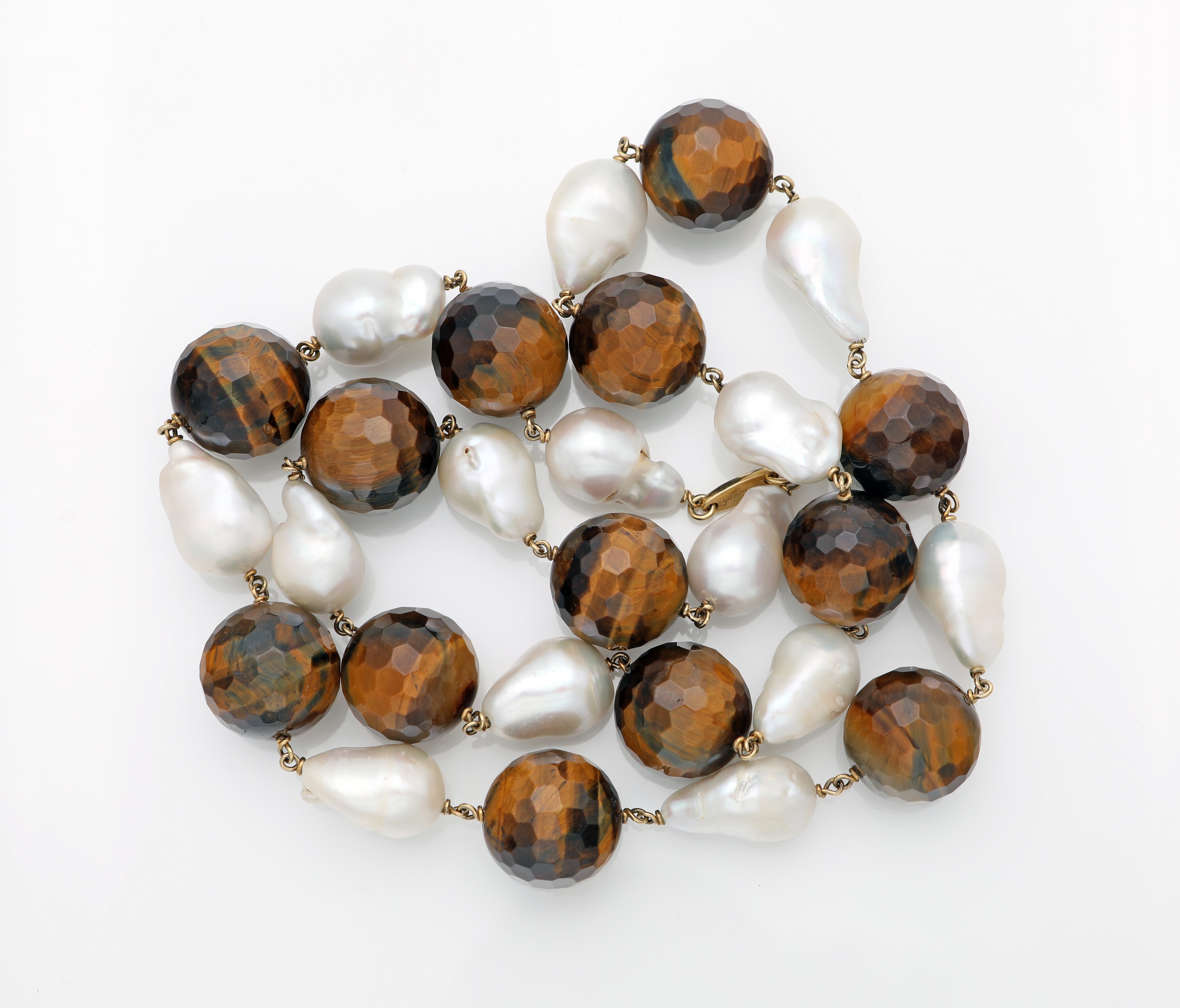 De Pascalis, Milano, collana in oro, perle e occhio di tigre