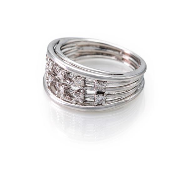 Anello a fascia in oro e brillanti