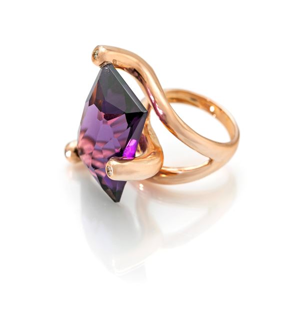 Anello in oro, ametista e brillanti
