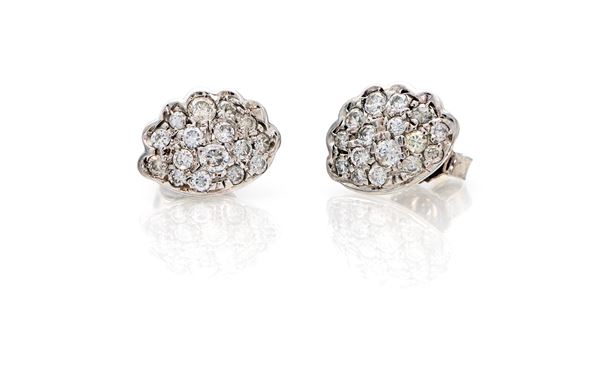 Coppia di orecchini in oro e brillanti