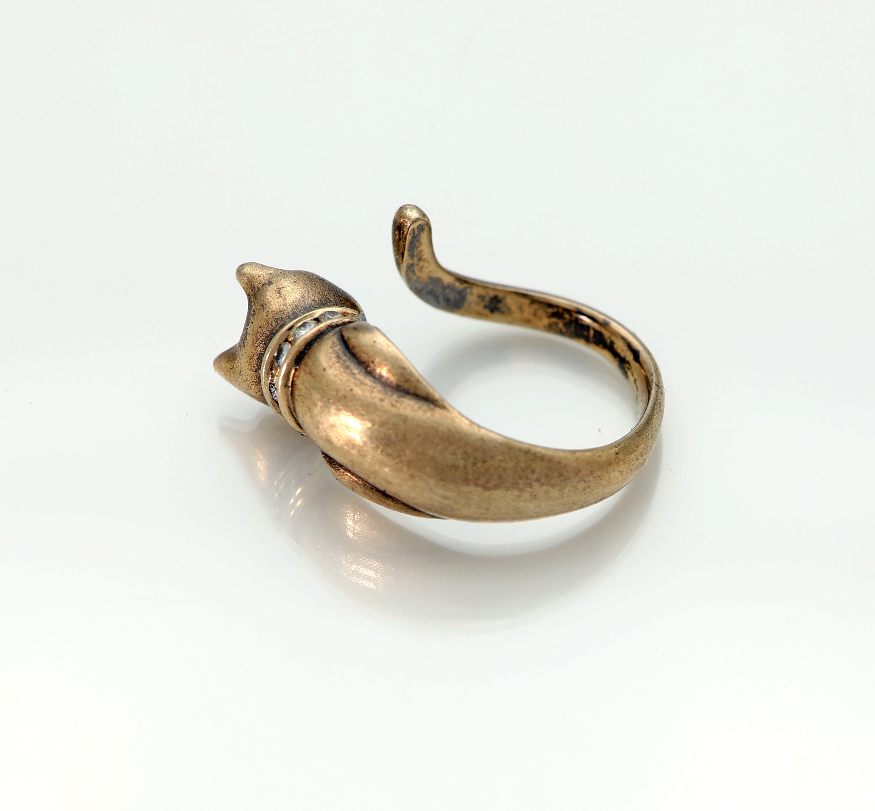 Anello raffigurante gatto in oro