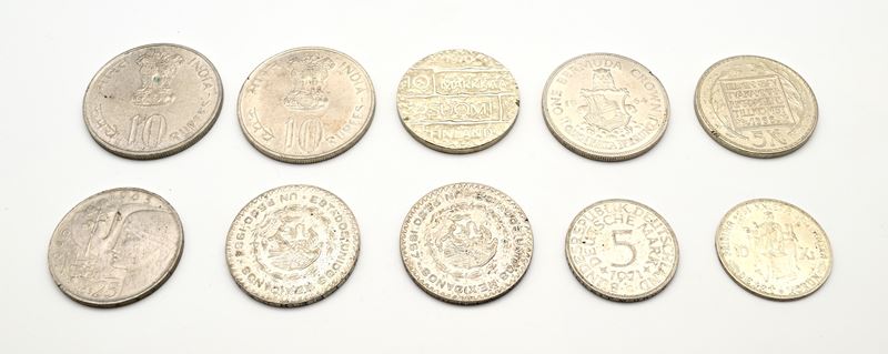 Lotto di 10 Monete in Argento: India, Bermuda, Svezia, Cecoslovacchia, Germania, Finlandia e Mess...