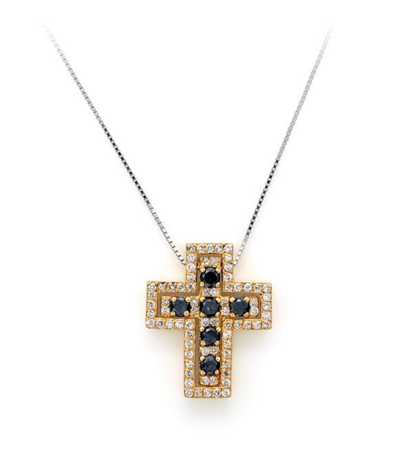 Pendente a croce in oro e brillanti