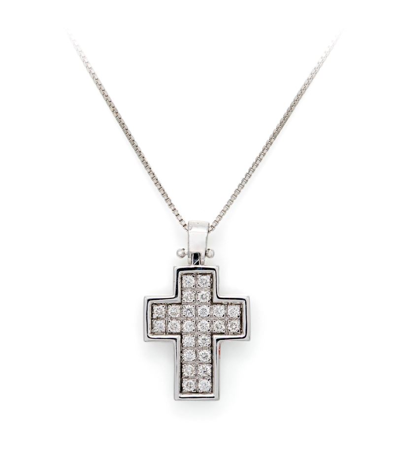 Pendente a croce in oro e brillanti