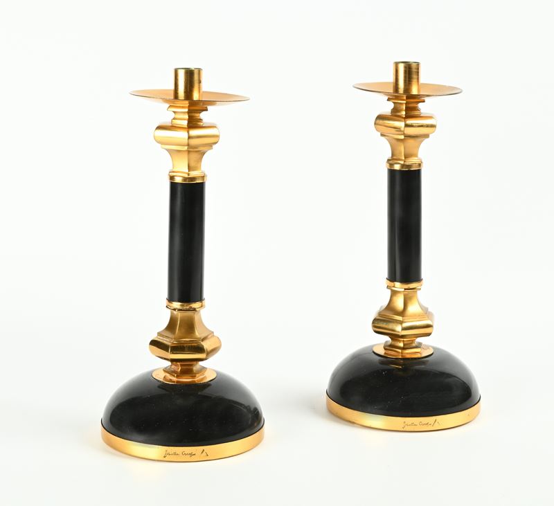 Coppia di eleganti candelieri in marmo nero e ottone