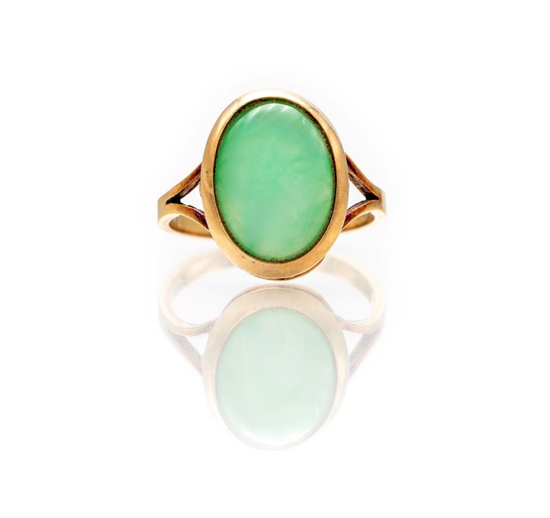 Anello in oro e giada