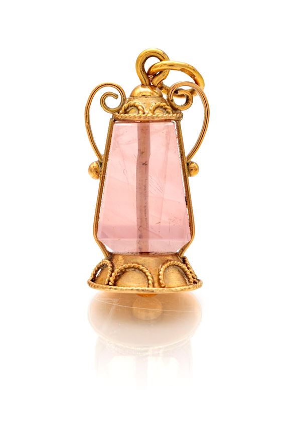 Pendente in oro e quarzo rosa