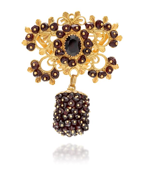 Spilla in oro giallo e granati