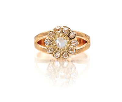 Anello a Fiore in Oro e Diamanti