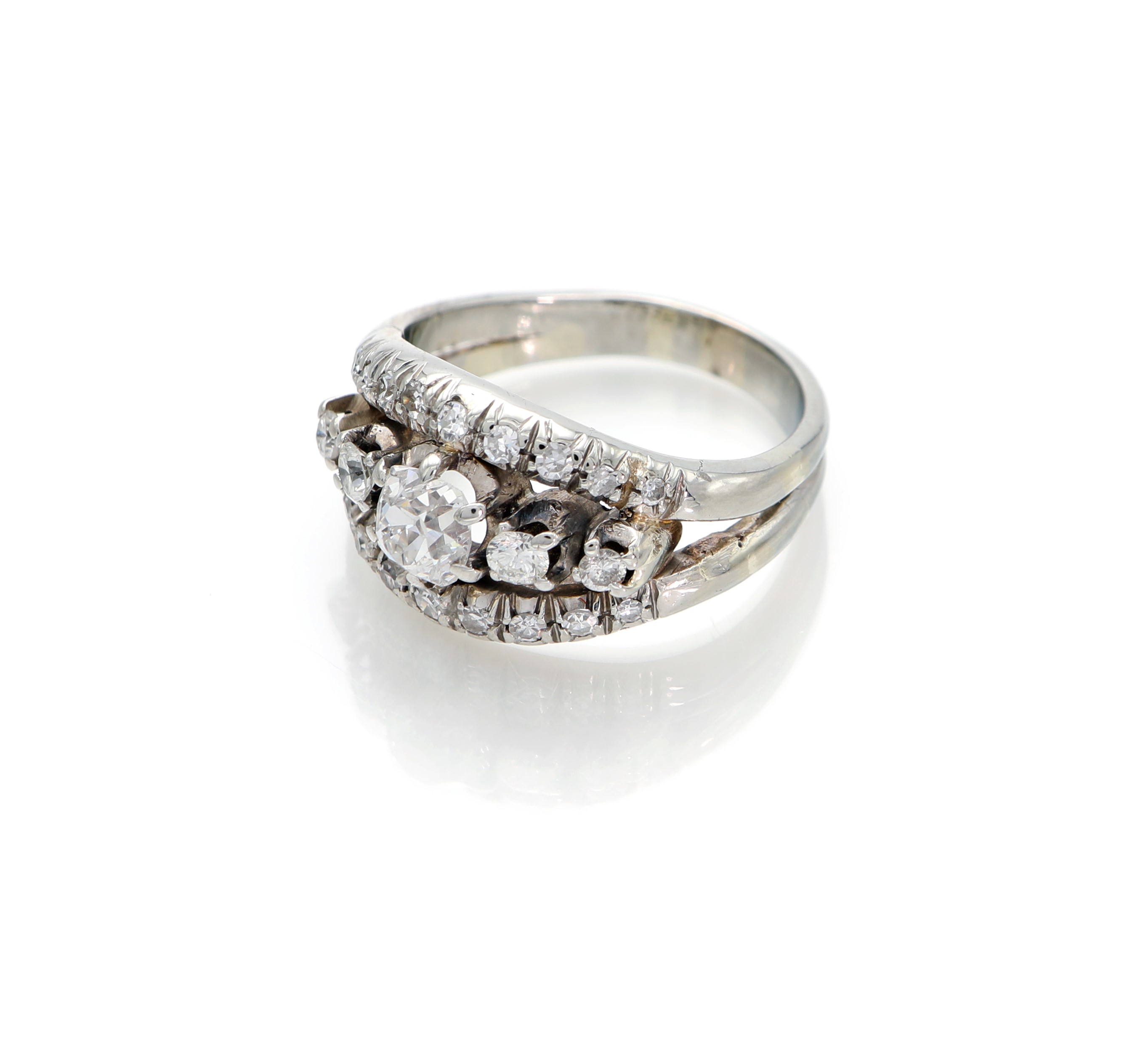 Anello a fascia in oro e diamanti