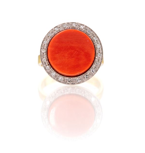 Anello in oro e corallo