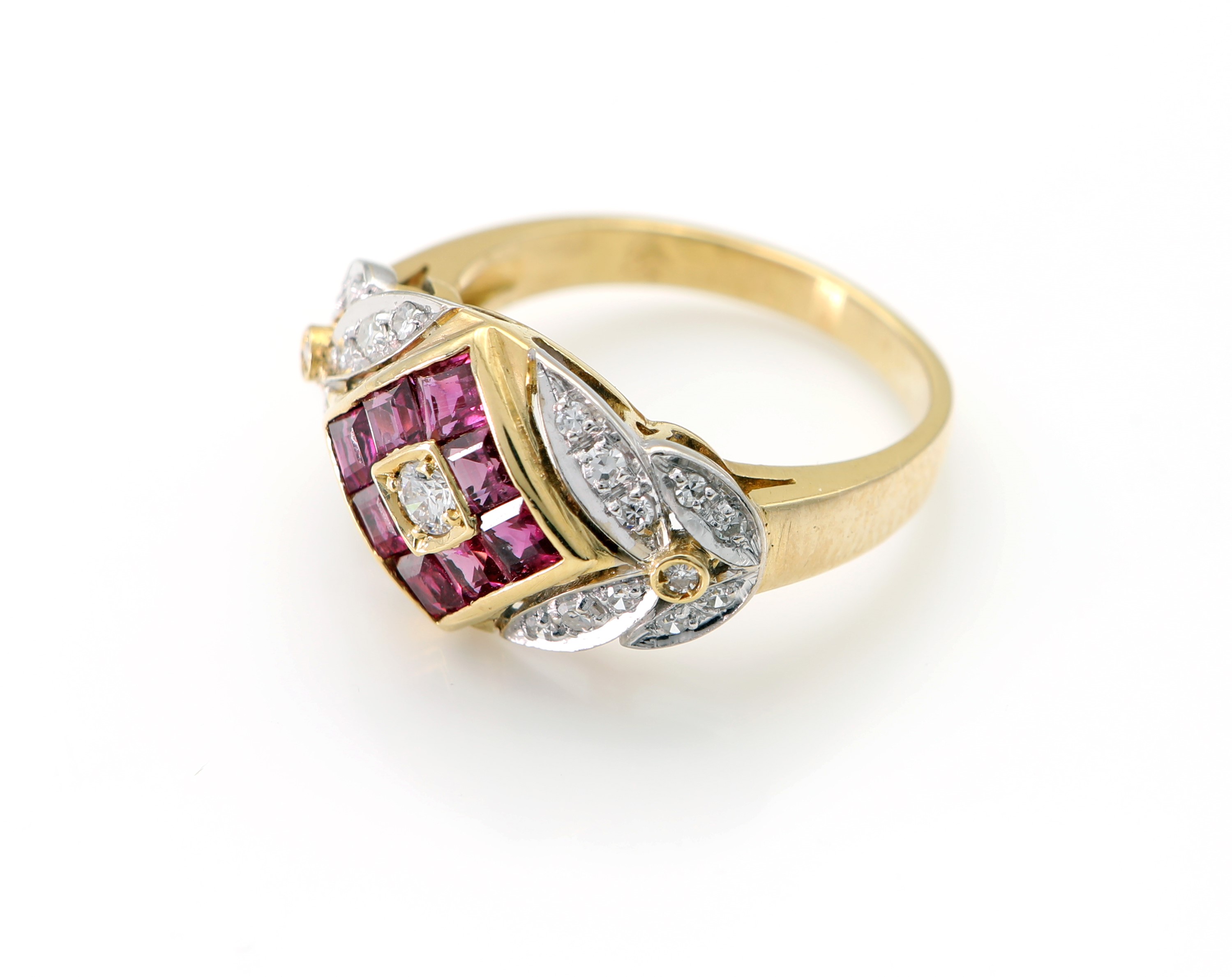 Anello in oro rubini e brillanti