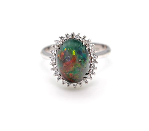 Anello in oro, opale e brillanti