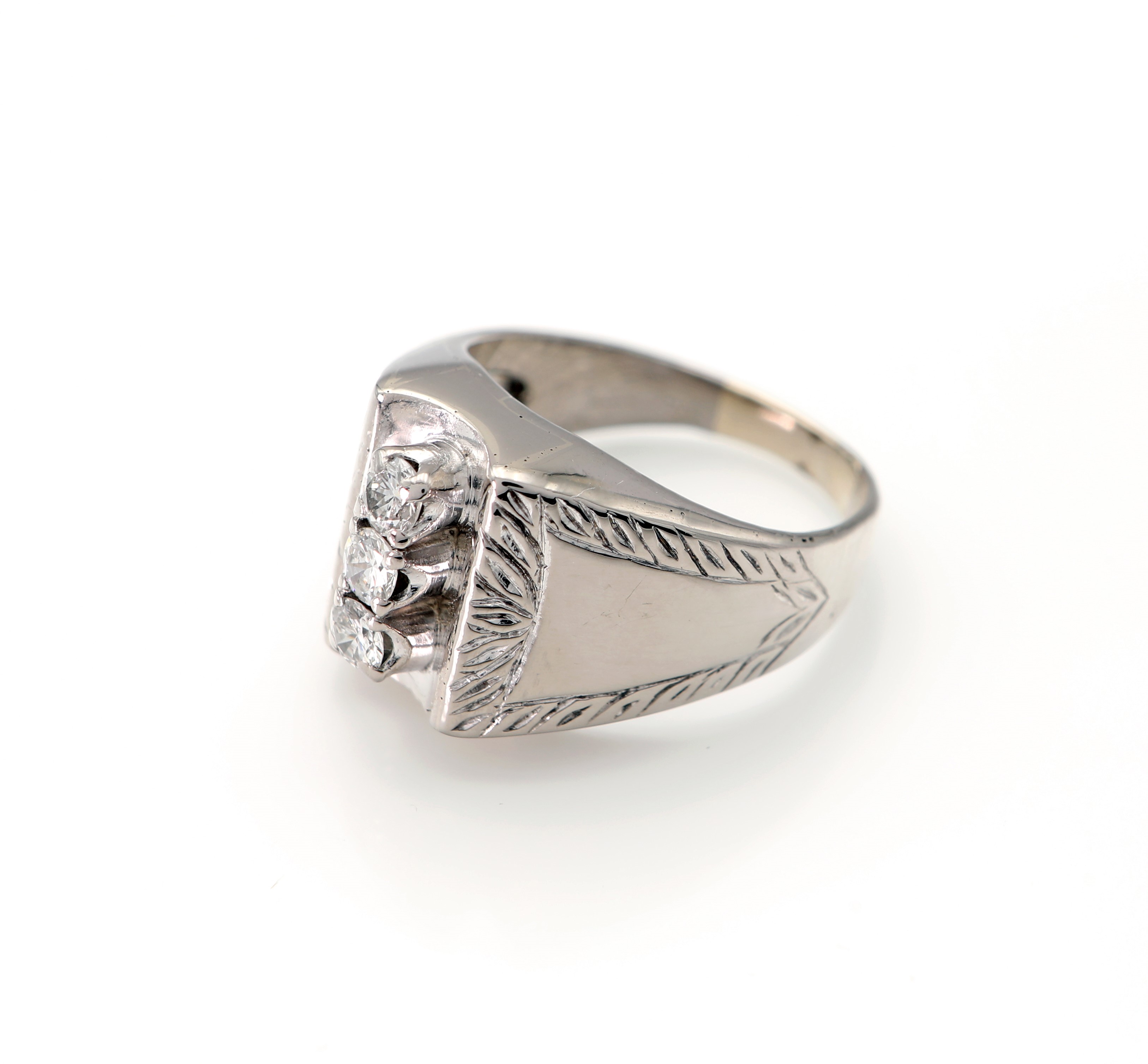 Anello a sigillo da uomo in oro e brillanti