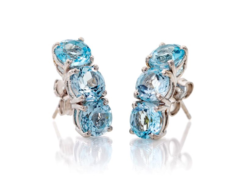 Coppia di orecchini in oro e acquamarine