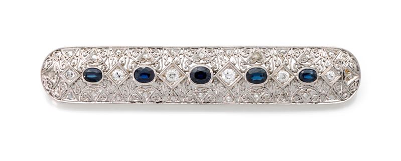 Spilla decò in oro, zaffiri e brillanti
