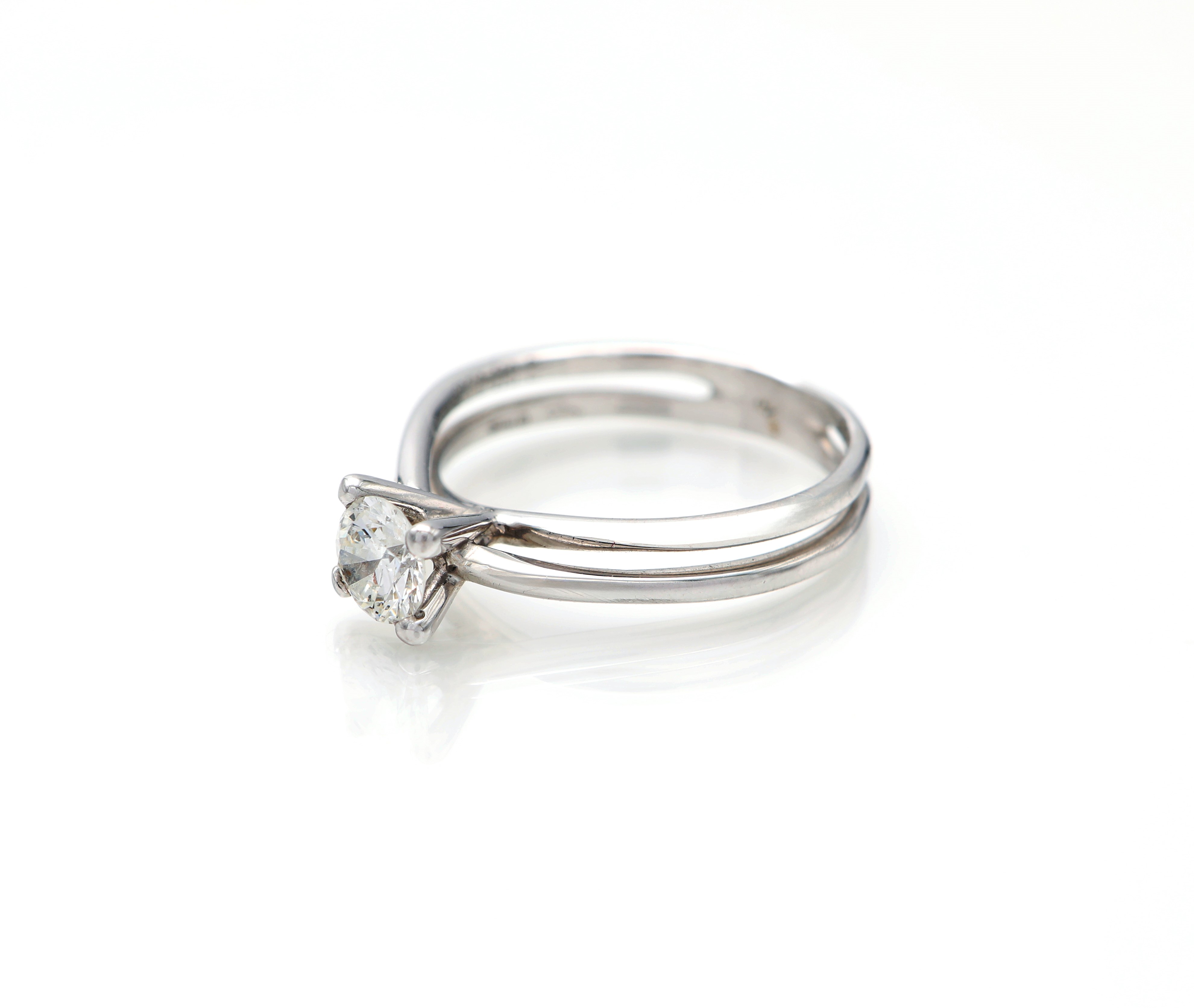 Recarlo, anello in oro con brillante solitario