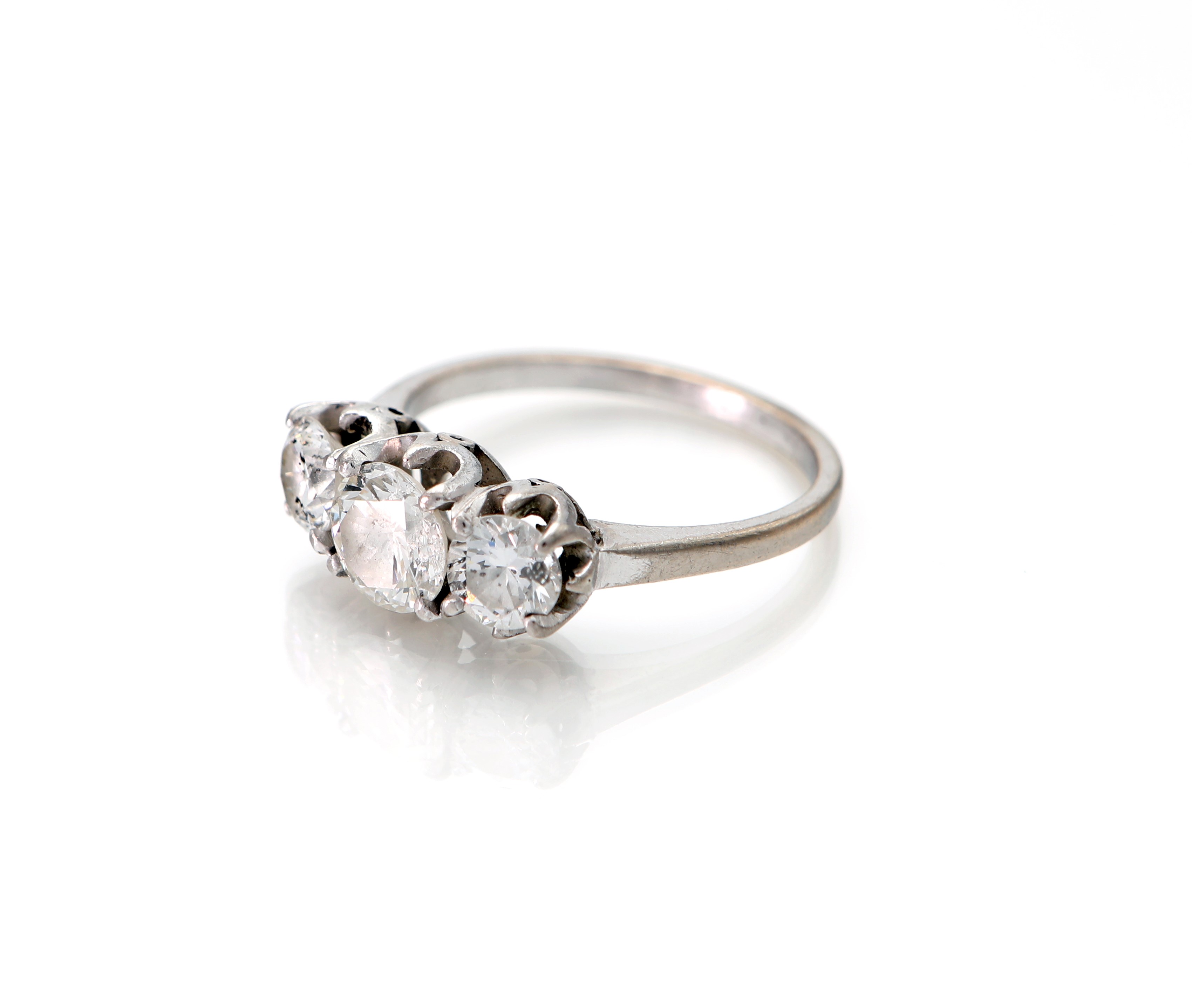 Anello a riviera trilogy in oro bianco e brillanti, misura 12