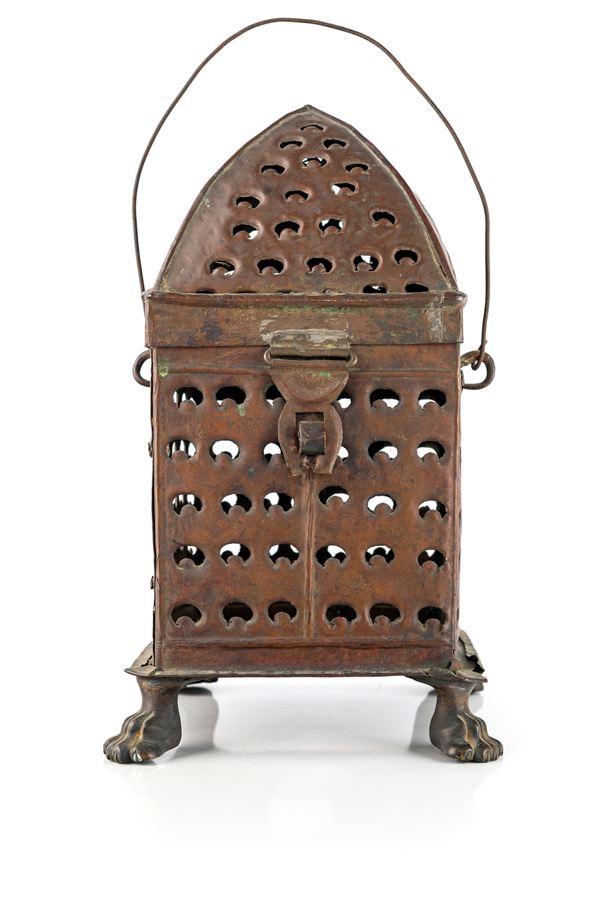 Lanterna quadrangolare in rame, XVII secolo