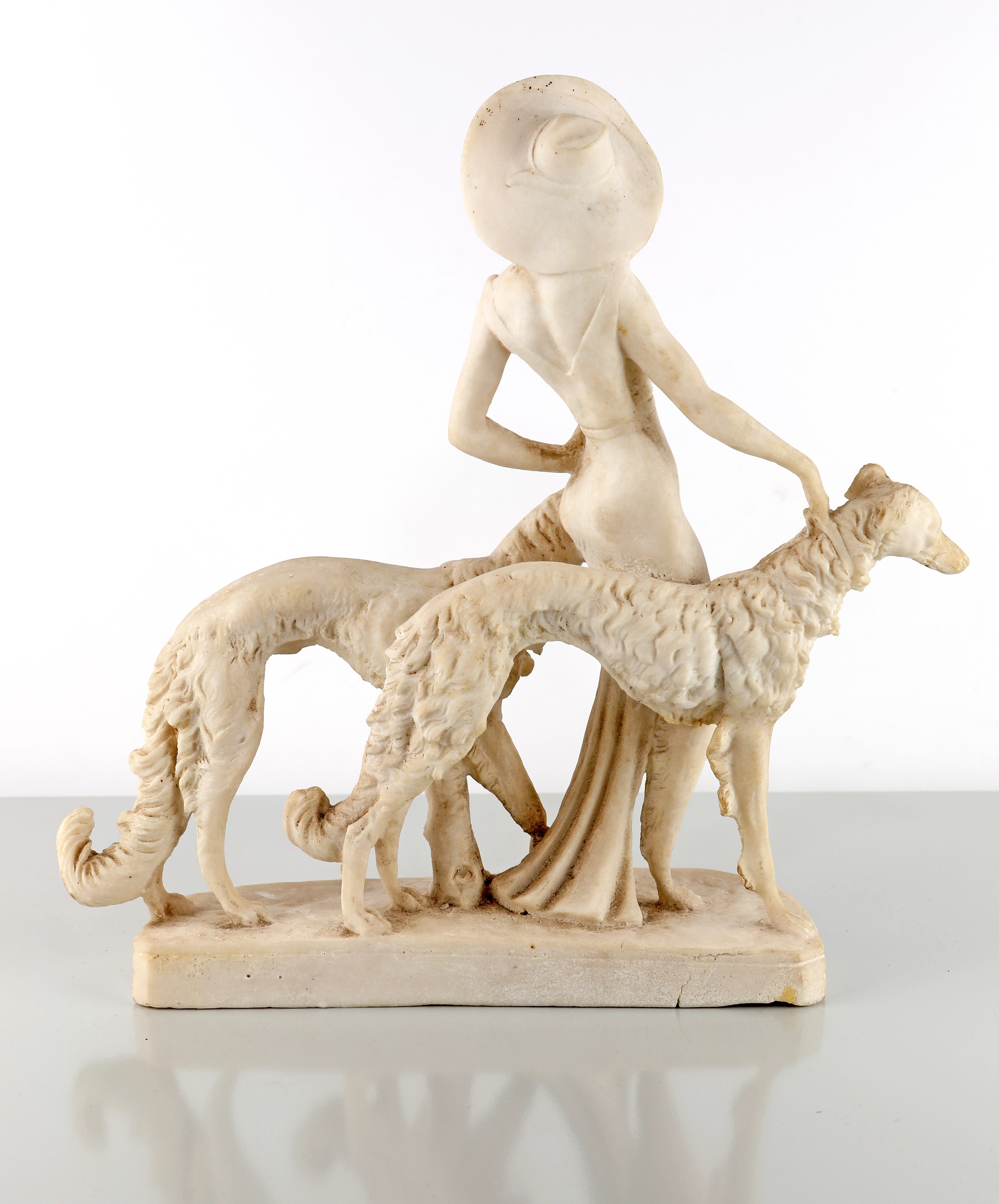 Gruppo in alabastro raffigurante "Sultana", una giovane donna con cappello e cani levrieri