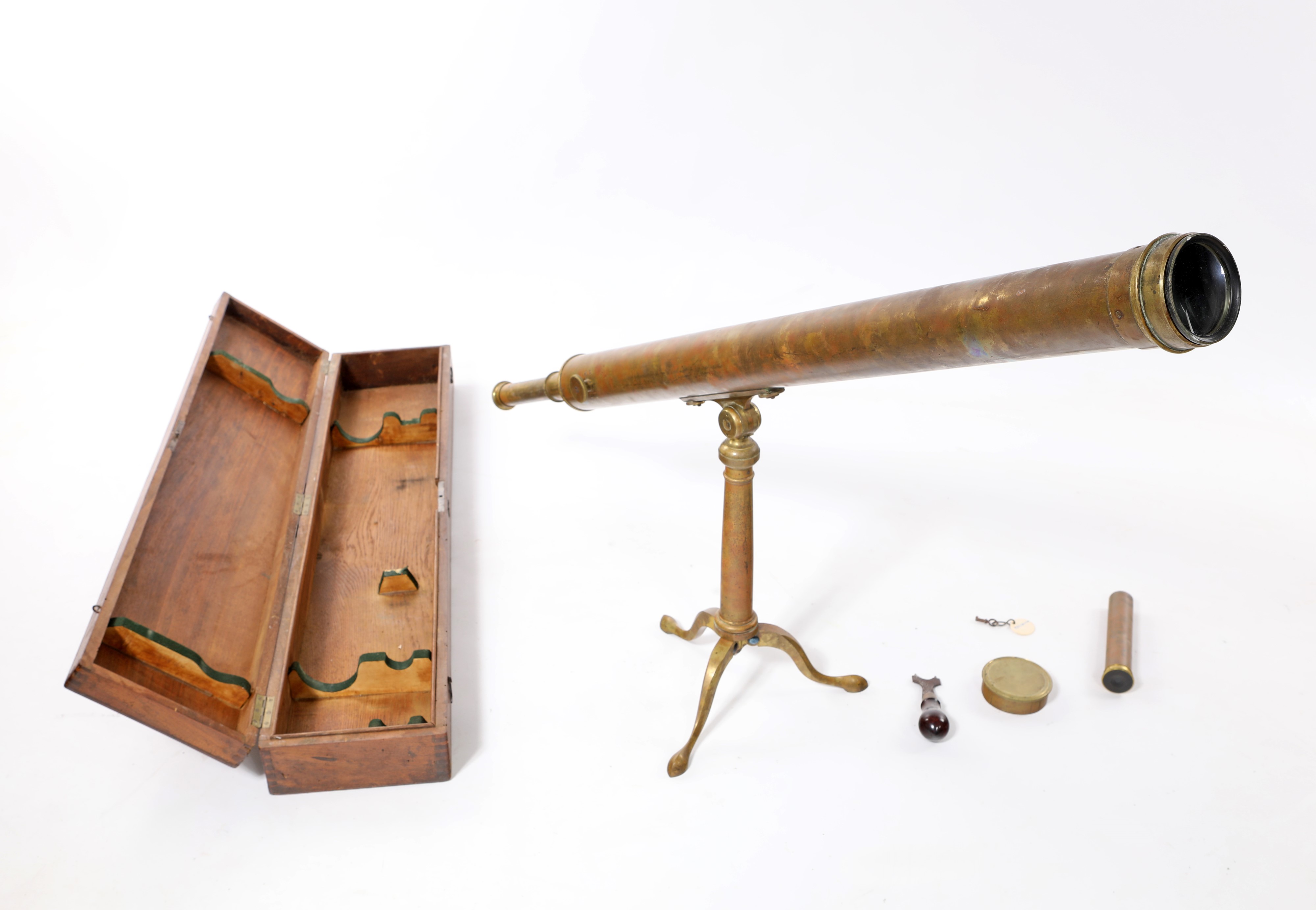 Telescopio da tavolo in ottone con treppiede, XIX secolo, dotato di oculari intercambiabili