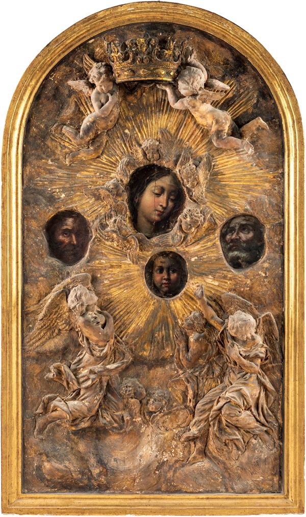 Rivestimento in terracotta dorata di un'immagine della Sacra Famiglia