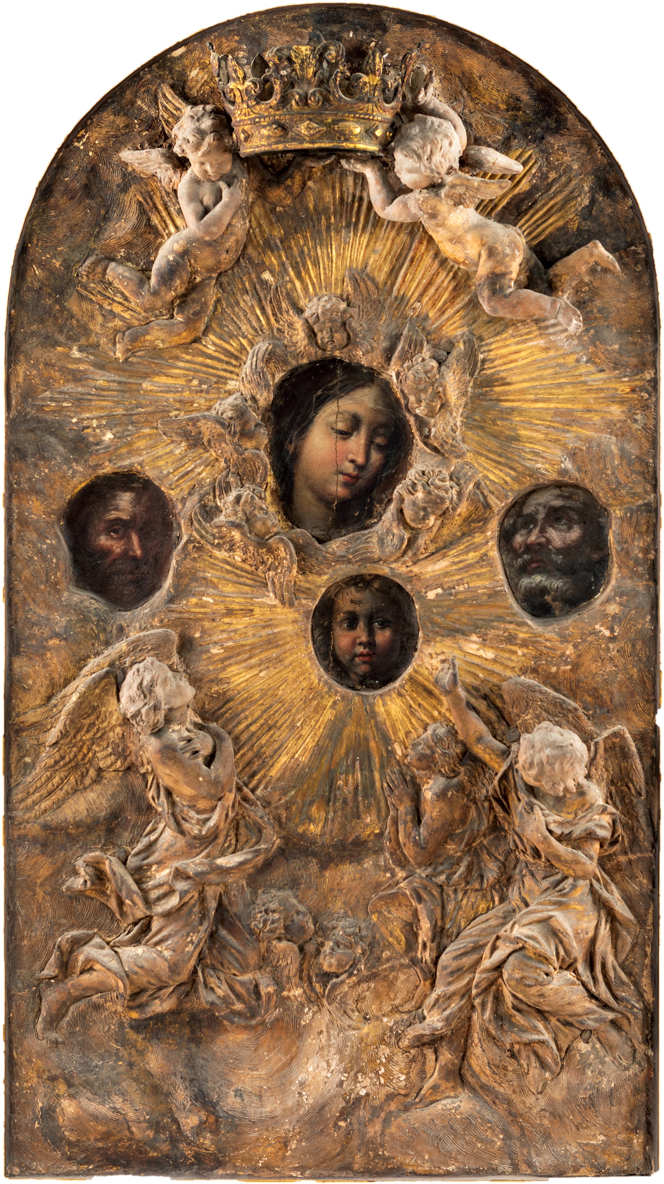 Rivestimento in terracotta dorata di un'immagine della Sacra Famiglia