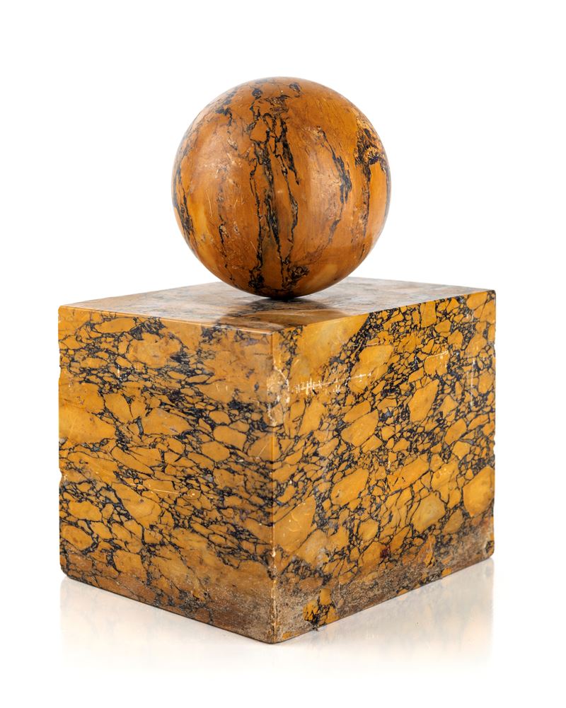 Scultura in marmo giallo broccatello di Siena