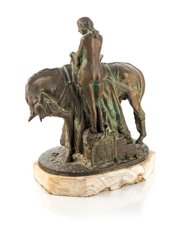 Scultura in bronzo raffigurante un'amazzone nuda a cavallo