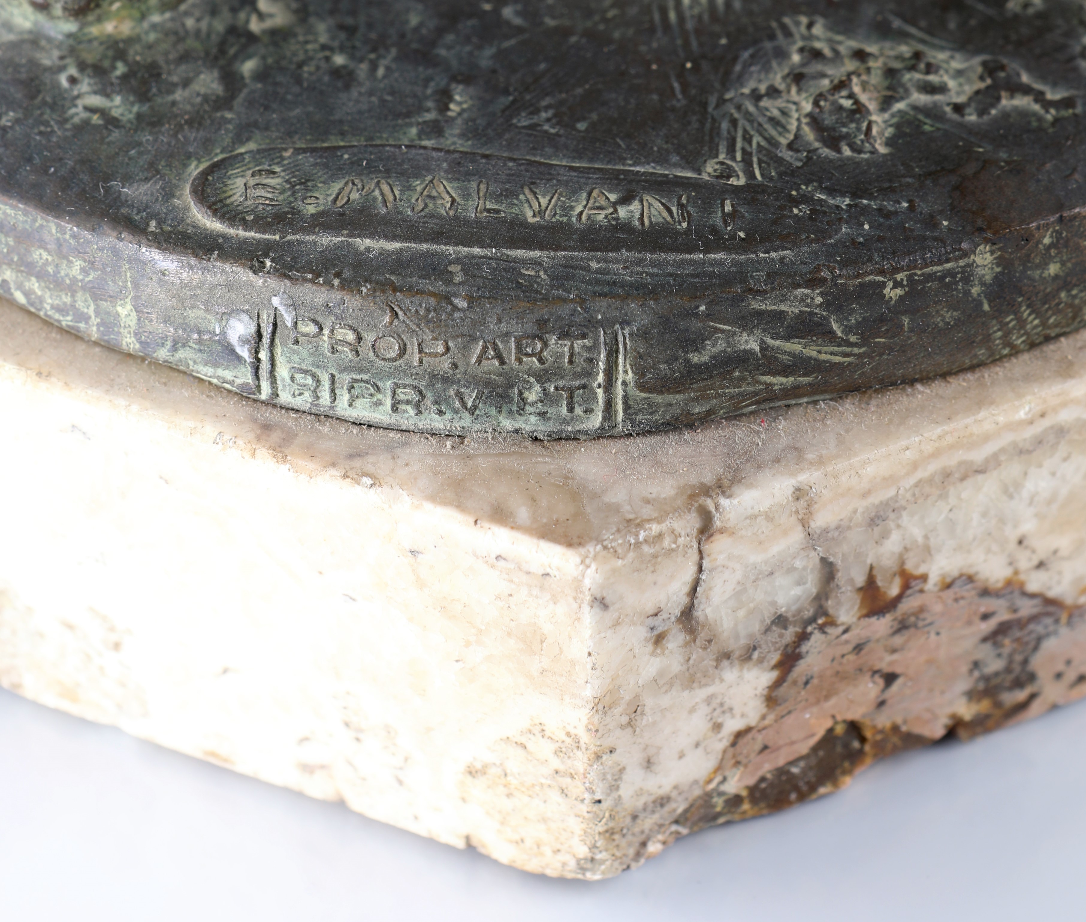 Scultura in bronzo raffigurante un'amazzone nuda a cavallo