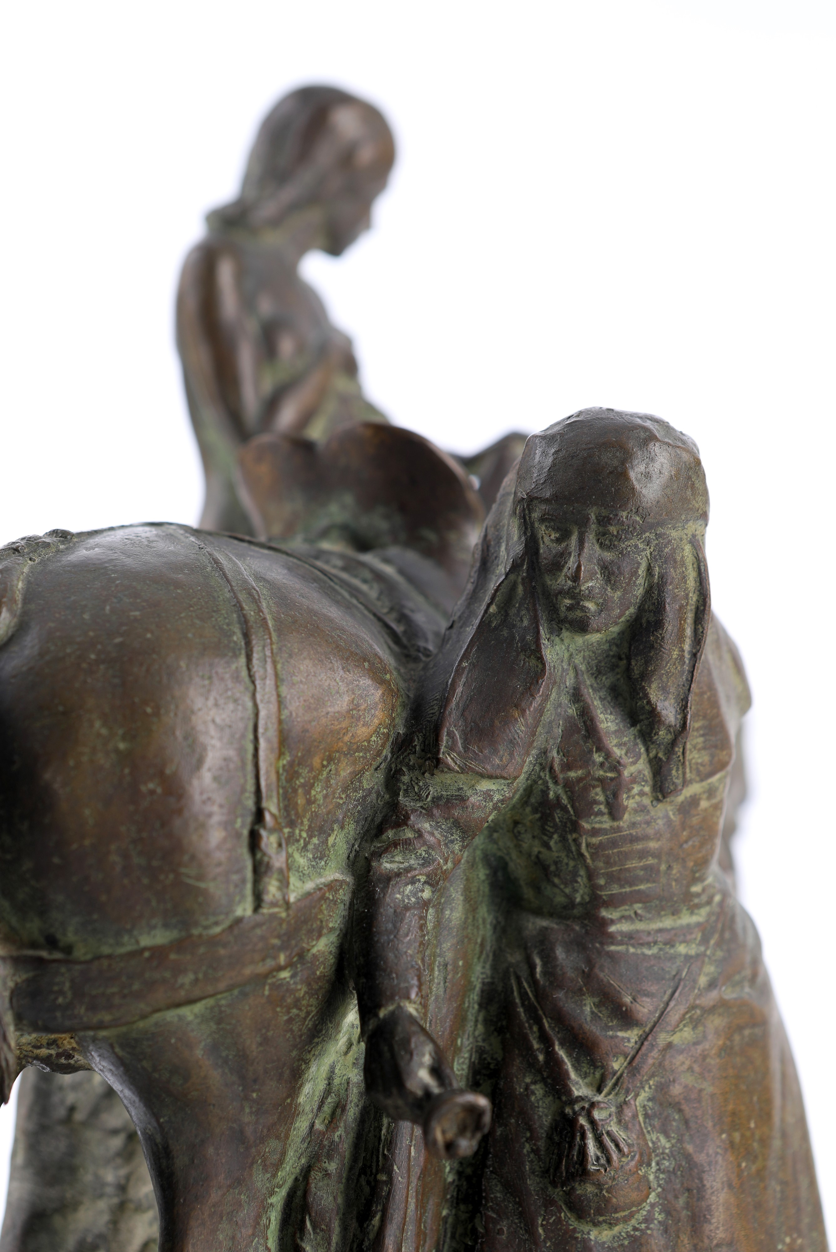 Scultura in bronzo raffigurante un'amazzone nuda a cavallo