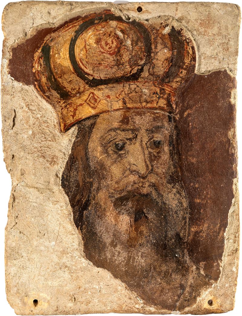 Frammento di strappo di affresco applicato su tavola con volto di Re o Imperatore