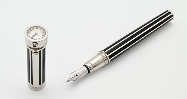 Cartier Limited Edition ST190007 (Esemplare 0172 su 2.000) - Penna Stilografica in metallo placcato platino e lacca nera con orologio incorporato nel cappuccio  - Asta ASTA A TEMPO - Penne e Accessori da Scrivania - Casa d'Aste Arcadia