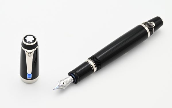 Montblanc Boheme Blue - Penna stilografica con pennino retrattile in resina nera con particolari platino e pietra sulla clip  - Asta ASTA A TEMPO - Penne e Accessori da Scrivania - Casa d'Aste Arcadia