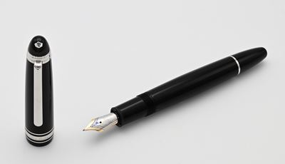 Montblanc, Meisterstück Diamond Classique (Mod. 23795) - Penna stilografica in resina nera con de...