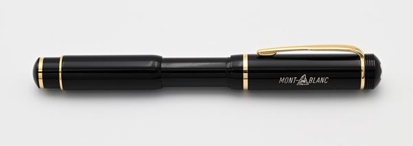 Montblanc Anniversary 1906-2006 Edition (03378 su 15.000) - Penna stilografica con pennino retrattile in resina nera con particolari dorati  - Asta ASTA A TEMPO - Penne e Accessori da Scrivania - Casa d'Aste Arcadia