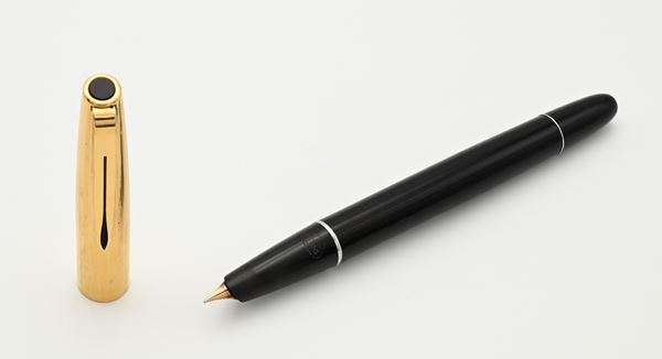 Aurora 88 P - Penna stilografica in resina nera con cappuccio in metallo placcato in oro giallo  - Asta ASTA A TEMPO - Penne e Accessori da Scrivania - Casa d'Aste Arcadia