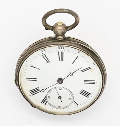 Orologio da tasca, scappamento a cilindro e carica a chiavetta, metallo argentato