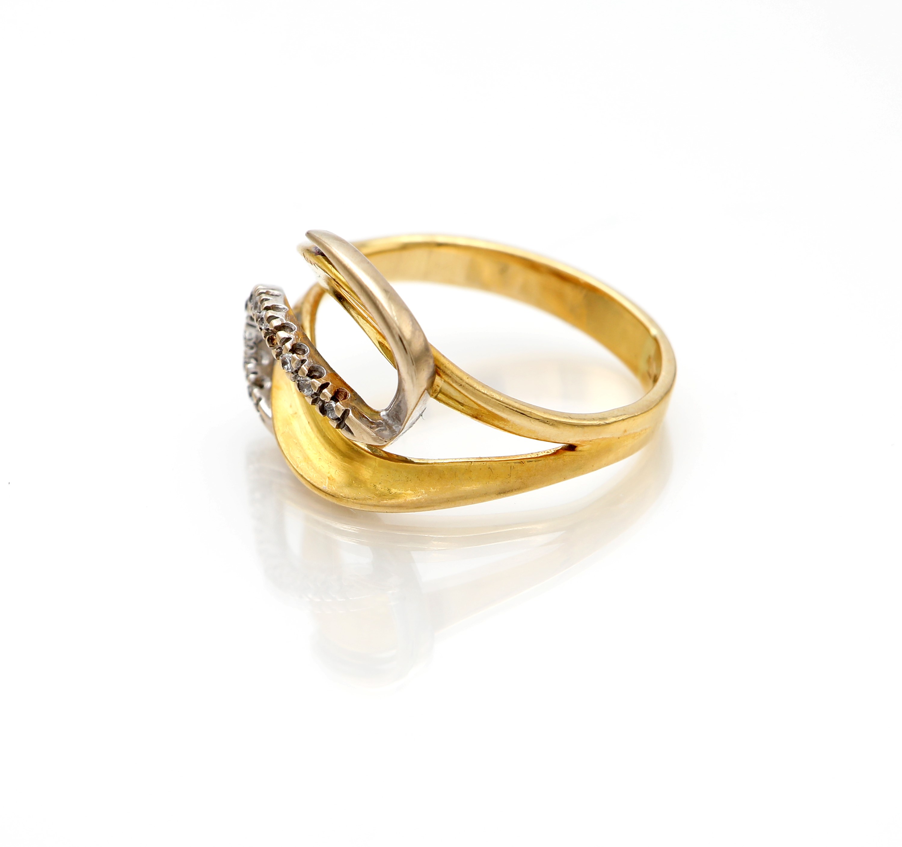 Anello a nodo in oro giallo 750/000 con brillanti