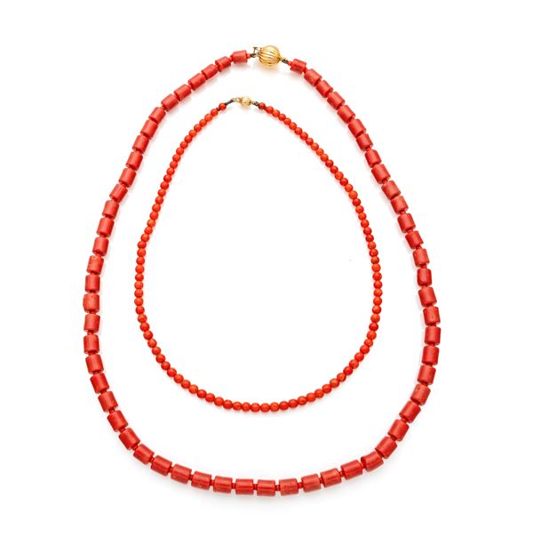 Coppia di collane in oro, corallo e corallo bambù