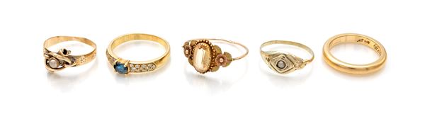 Lotto 5 anelli in oro