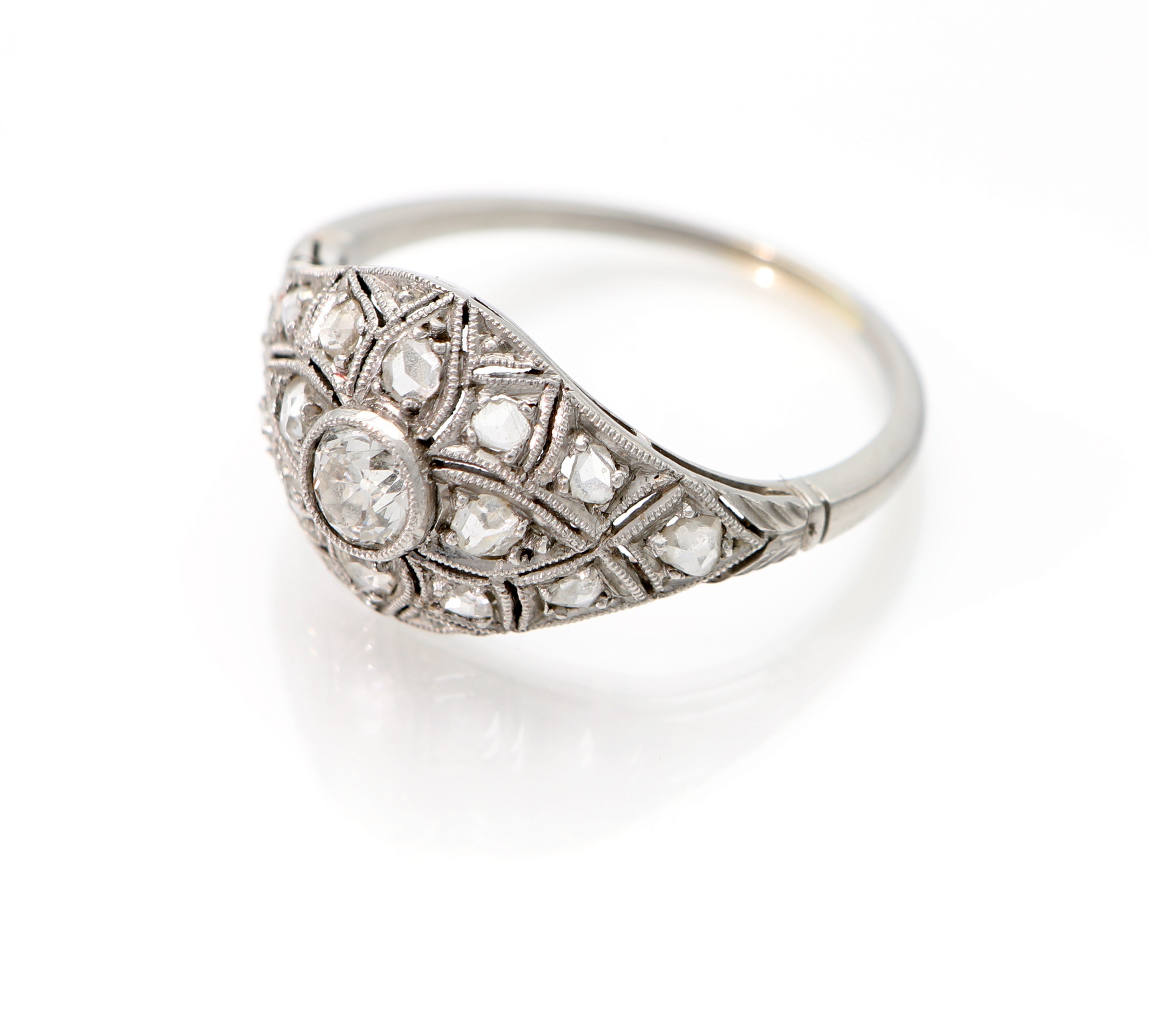 Anello in oro bianco 750/000 con diamanti, misura 16