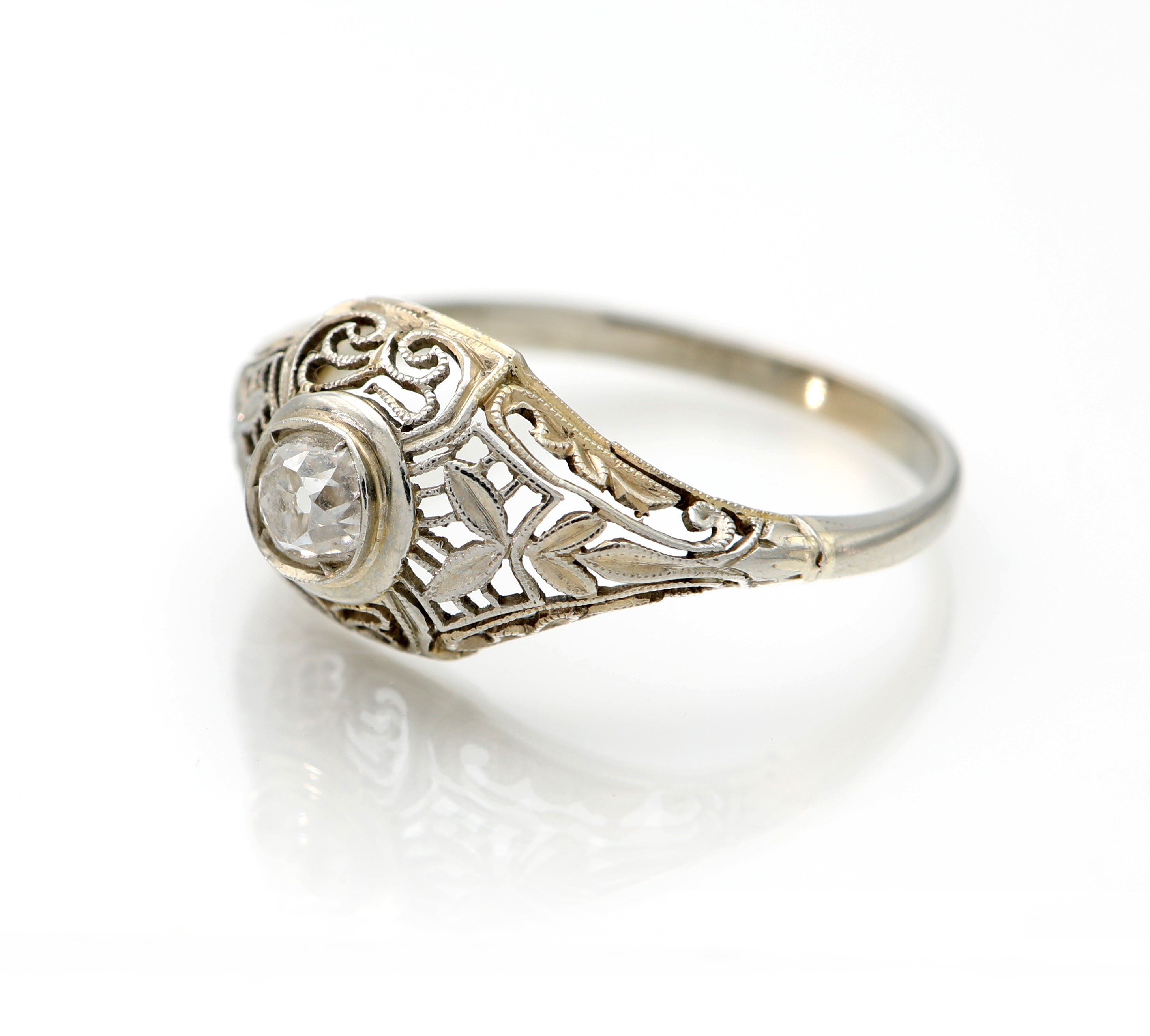 Anello decò, oro bianco 750/000 e brillanti