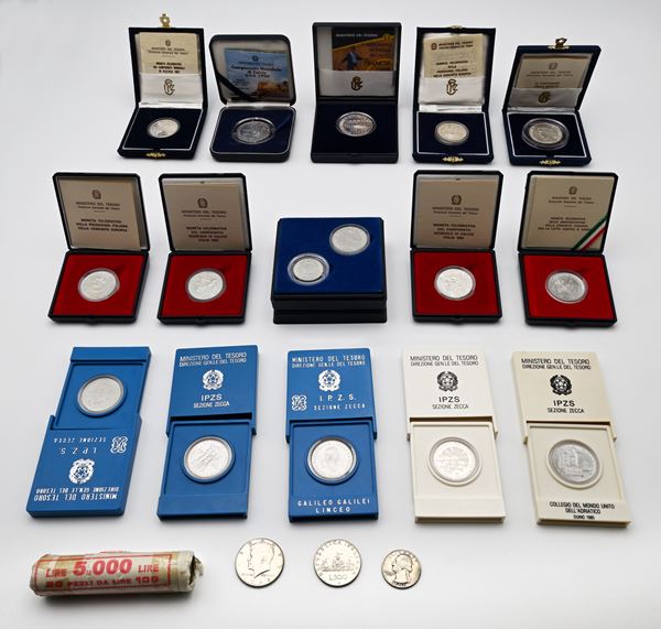 Lotto 17 Monete Repubblica Italiana: 200 Lire (1990); 500 Lire (1965-1990); 5.000 Lire (1995); 10.000 Lire (1994, 1998), 1 dollaro 1964 e 1/4 di dollaro 1953 USA; 1 rotolino da 100 Lire 1993