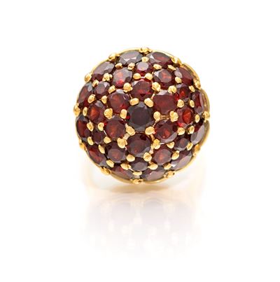 Anello in oro giallo 750/000 con granati, misura 16